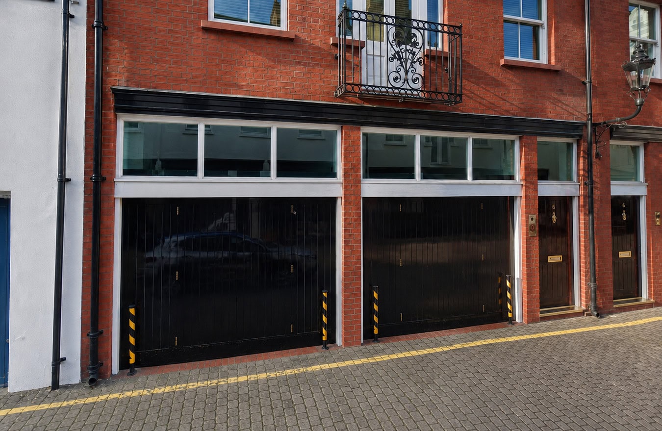 Bi fold garage doors