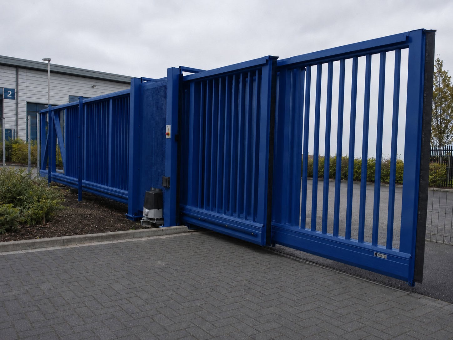 Telescopic sliding gate