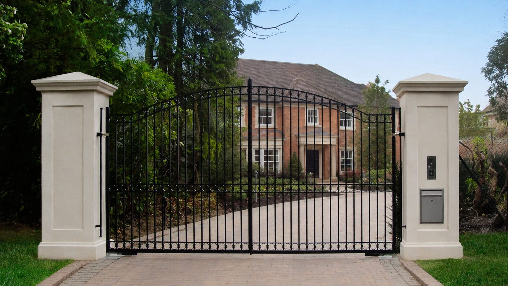 Electric driveway gates