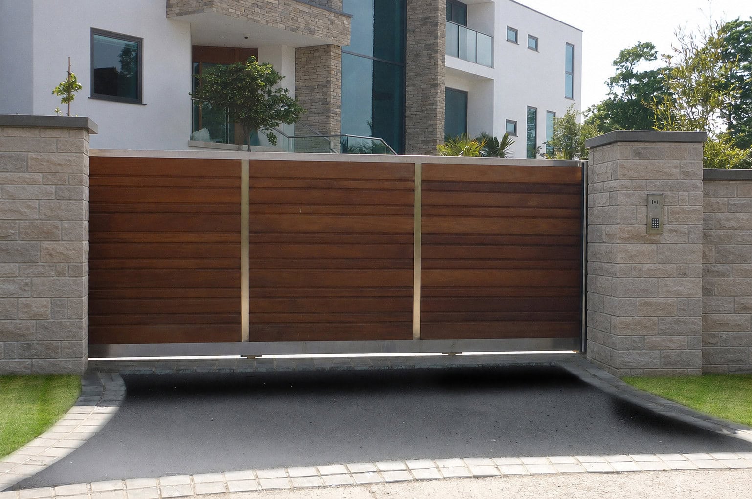 Electric sliding gate