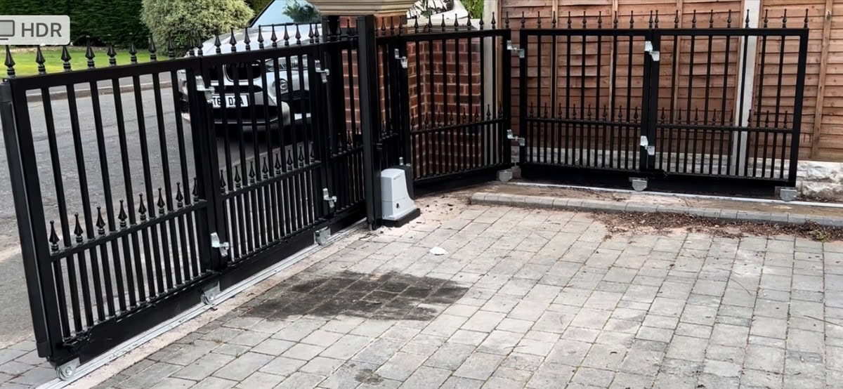 Round the corner electric gates