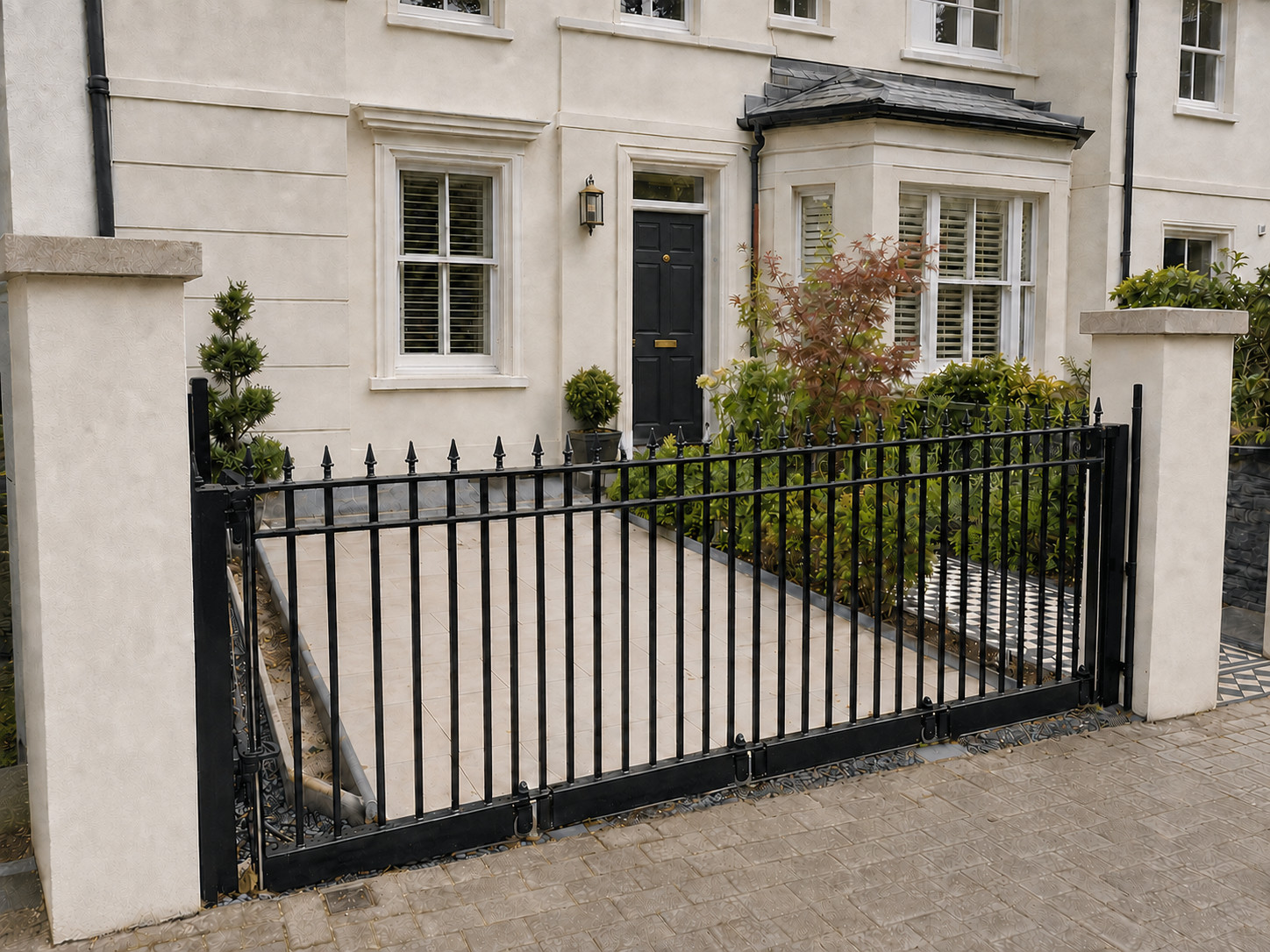 Round the corner gate system Wimbledon